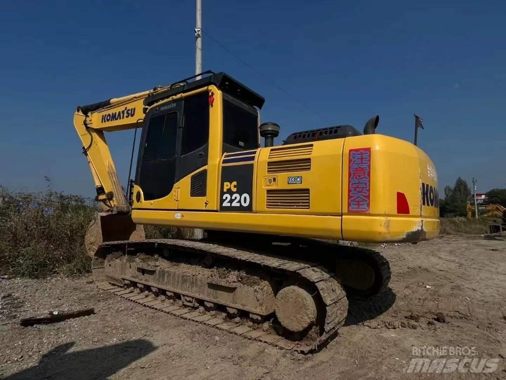 Komatsu PC 220 Гусеничные экскаваторы