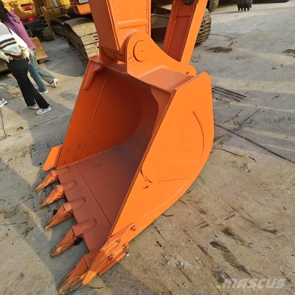 Hitachi ZX 210 Гусеничные экскаваторы