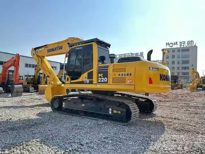 Komatsu PC 220 Гусеничные экскаваторы