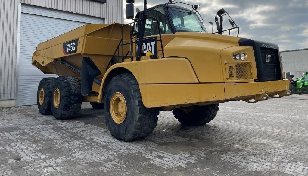 CAT 745 C Шарнирно-сочленённые самосвалы