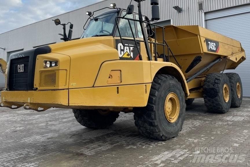 CAT 745 C Шарнирно-сочленённые самосвалы