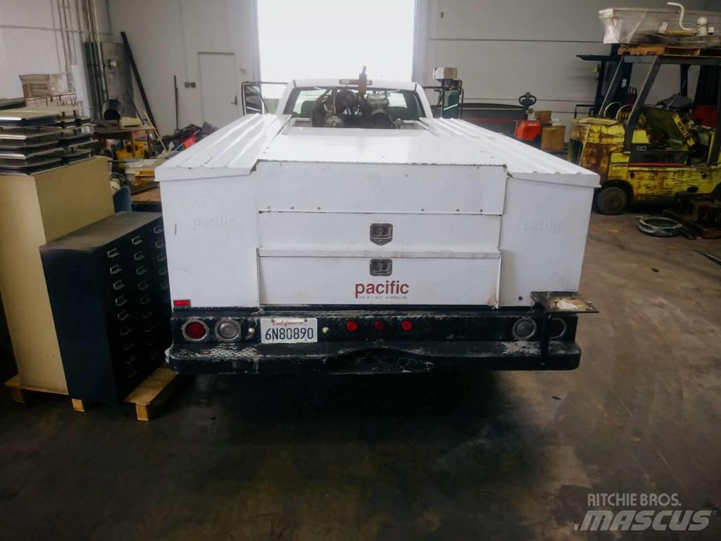 Chevrolet 3500 Бортовые фургоны