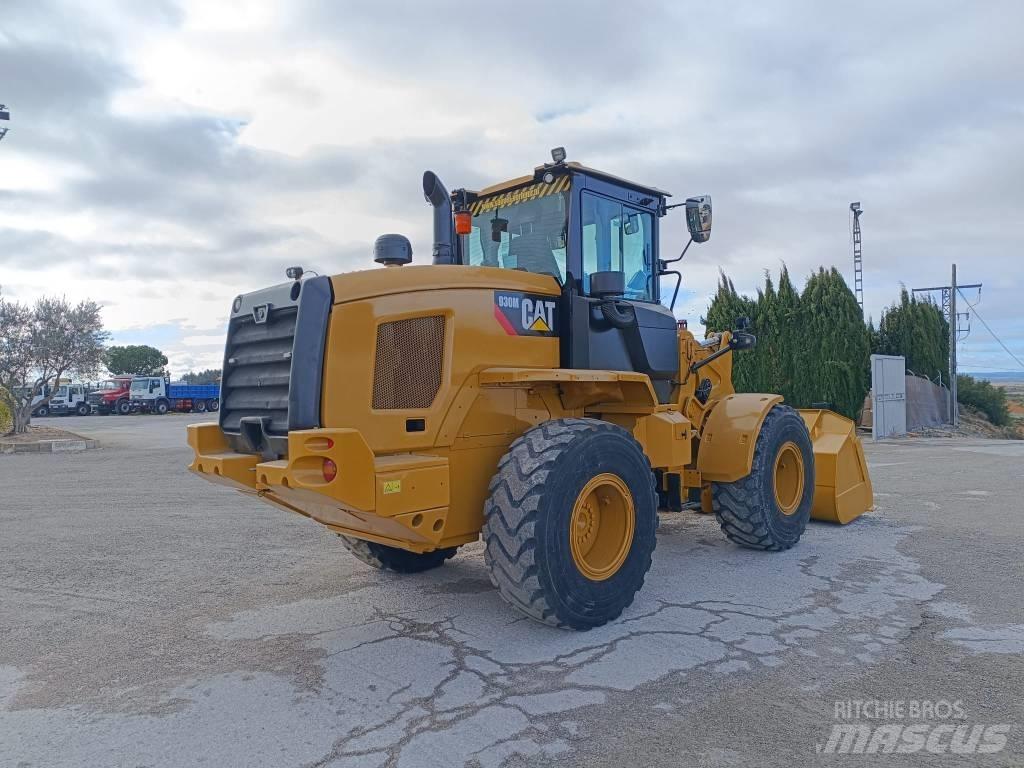 CAT 930M Фронтальные погрузчики