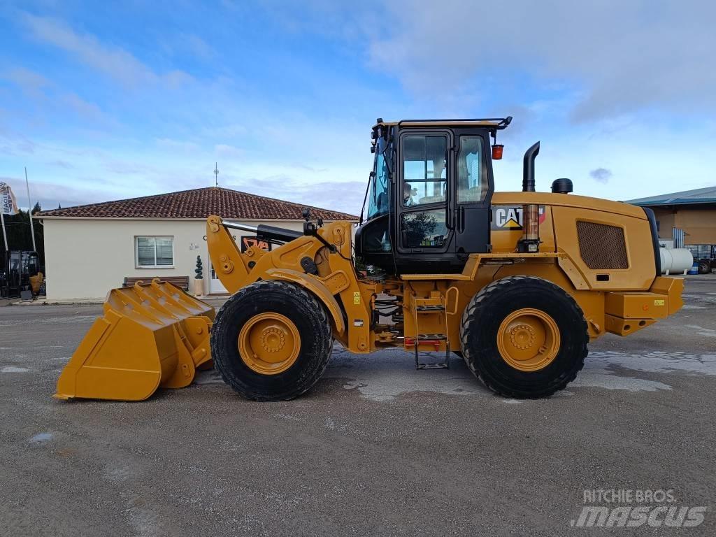 CAT 930M Фронтальные погрузчики