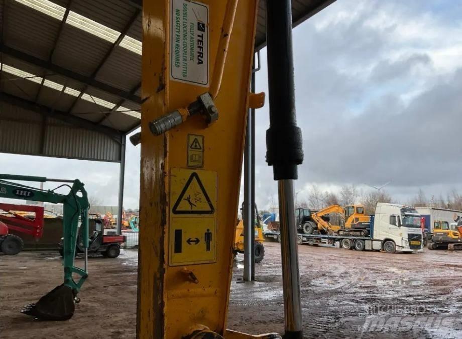 JCB JS 130 LC Гусеничные экскаваторы