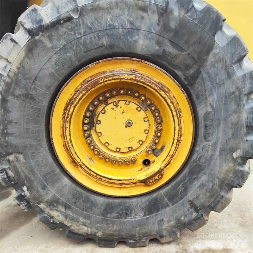 Komatsu WA 600-6 Фронтальные погрузчики