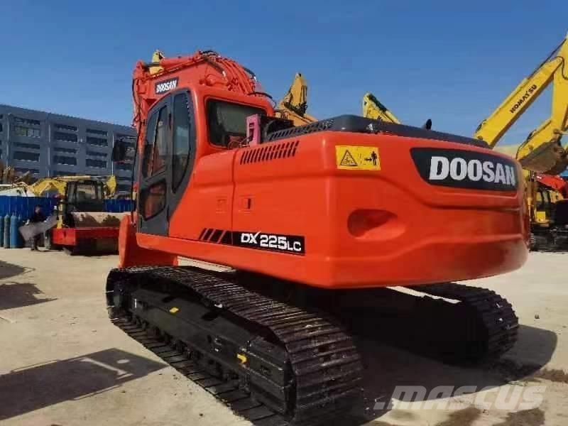 Doosan DX 225 Гусеничные экскаваторы