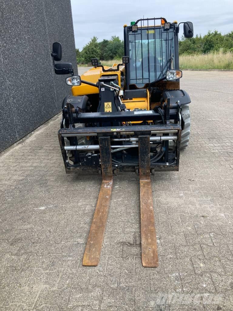 JCB 525-60 E Телескопические погрузчики