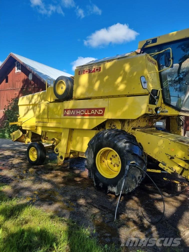 New Holland 8070, 20” Зерноуборочные комбайны