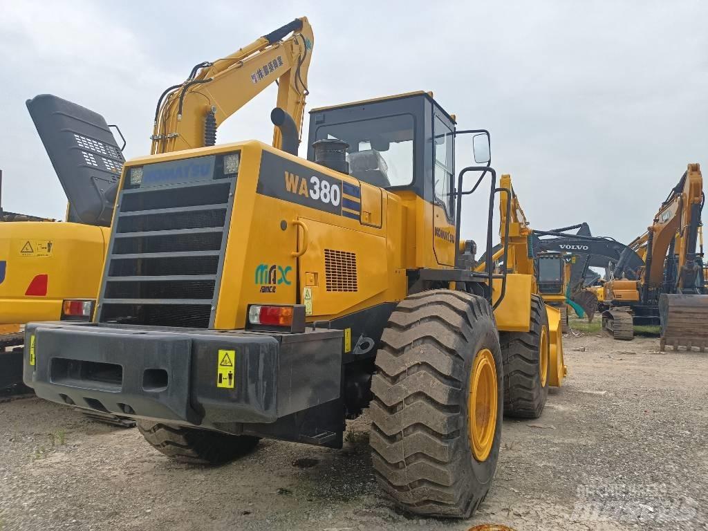 Komatsu WA 380 Фронтальные погрузчики