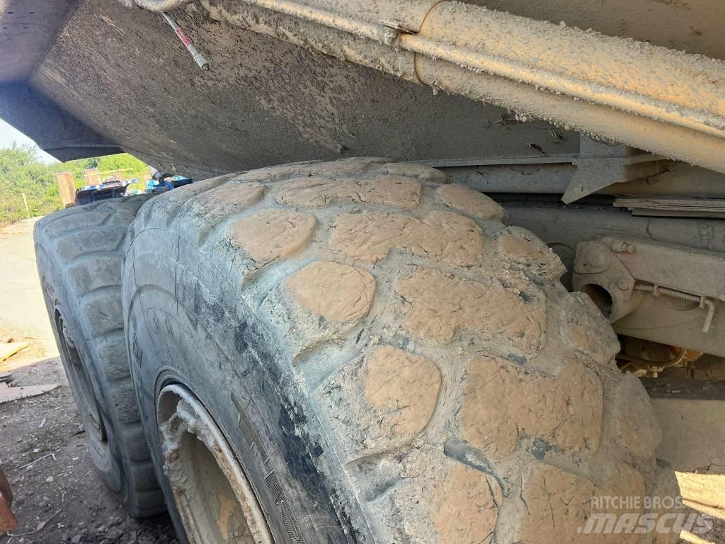 CAT 740 Шарнирно-сочленённые самосвалы