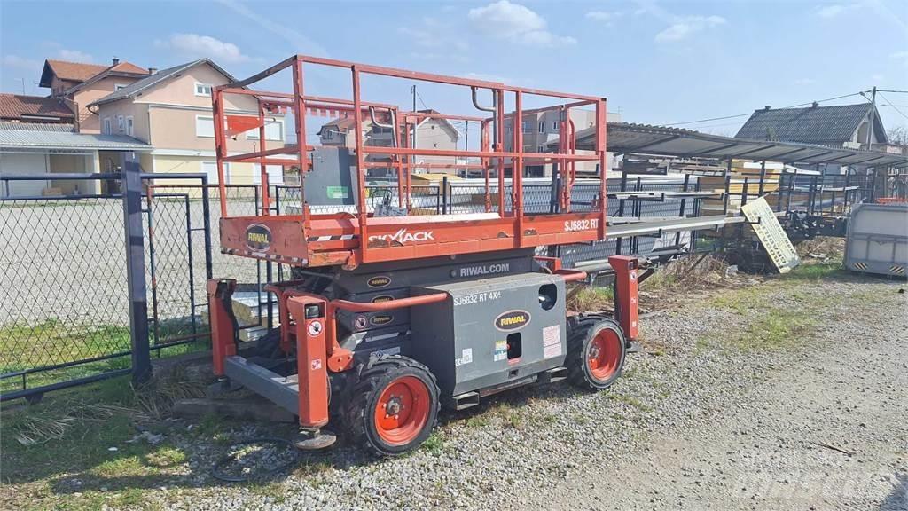 SkyJack SJ6832RTE Ножничные подъемники