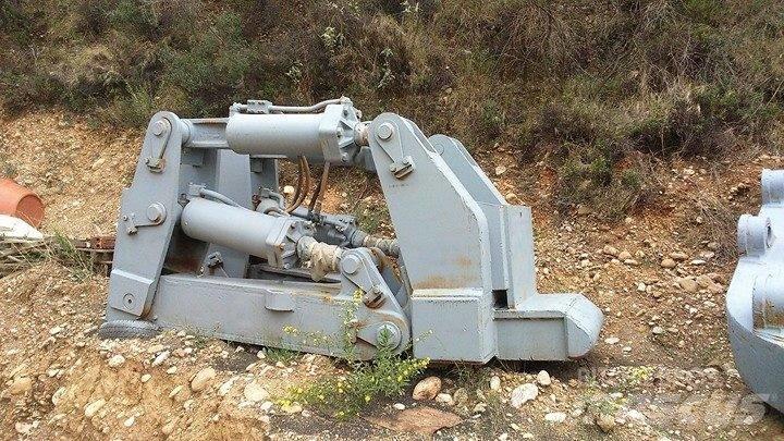 CAT SS RIPPER D9H Навесные резаки асфальта