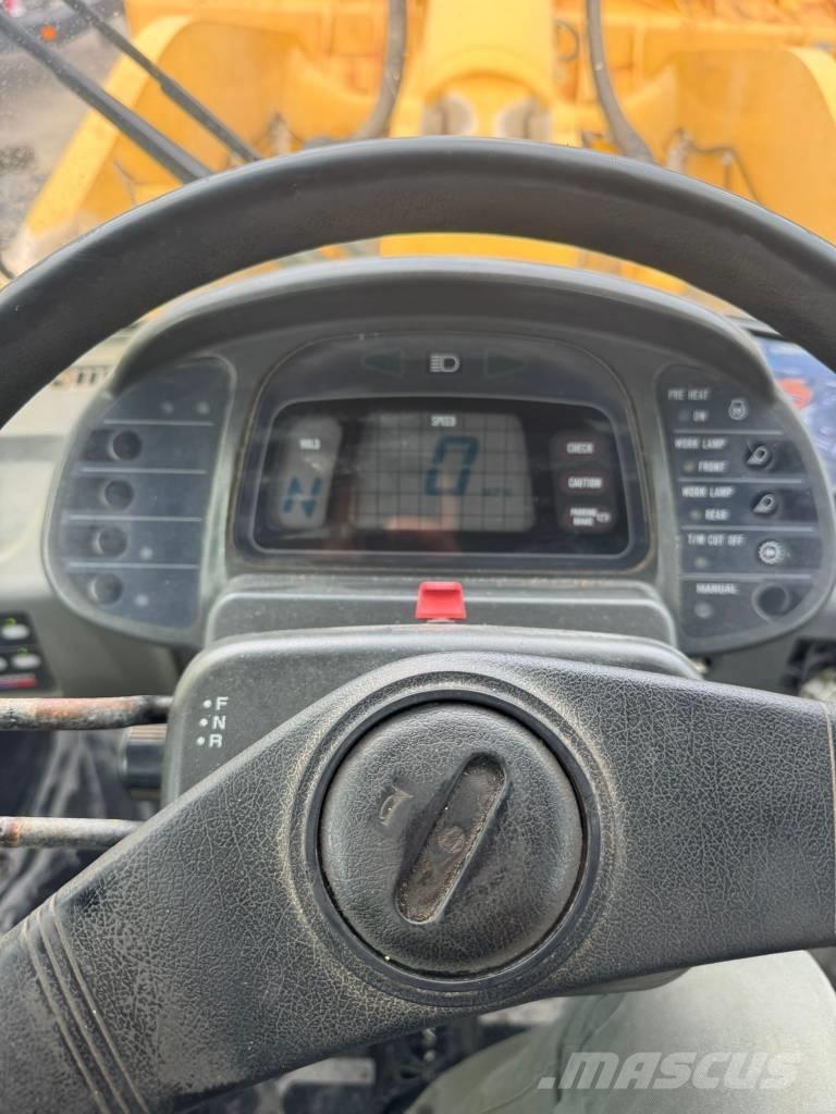 Komatsu WA 500-3 Фронтальные погрузчики