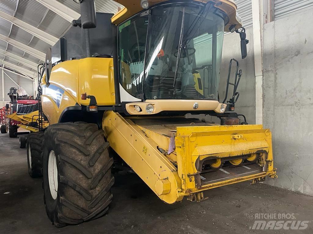 New Holland CX 820 Зерноуборочные комбайны