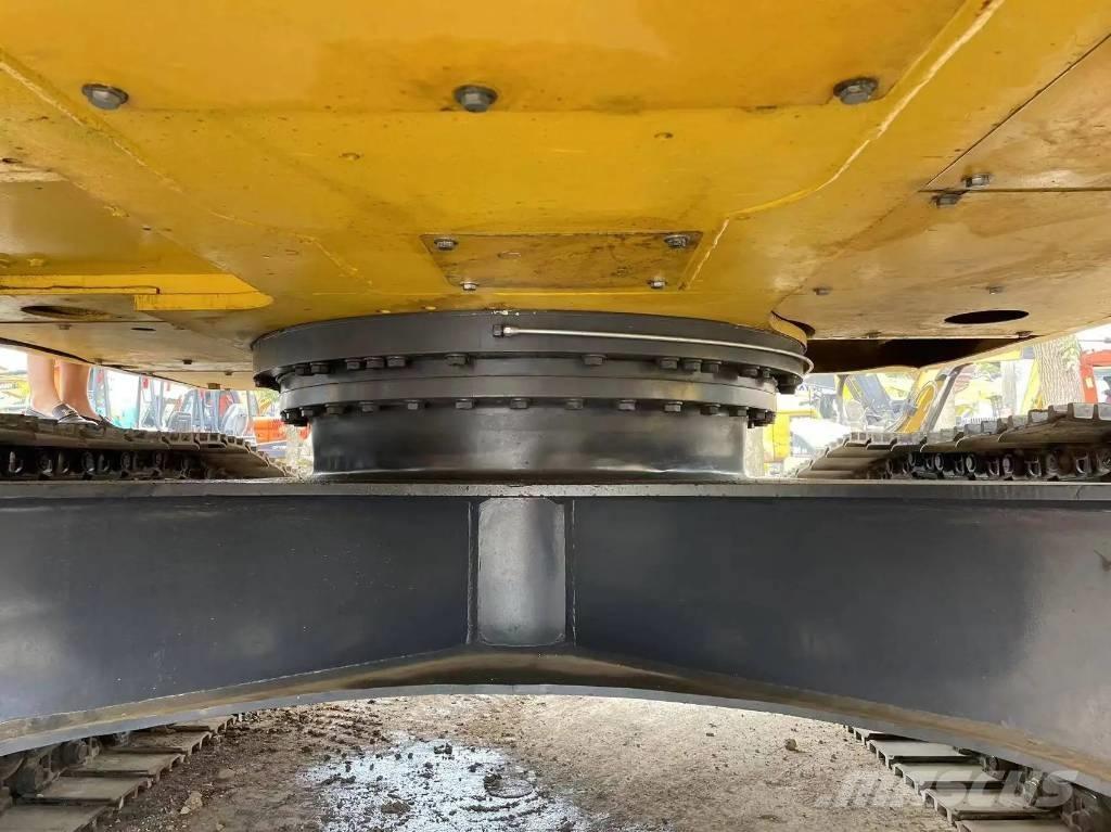 Komatsu PC240-8 Гусеничные экскаваторы
