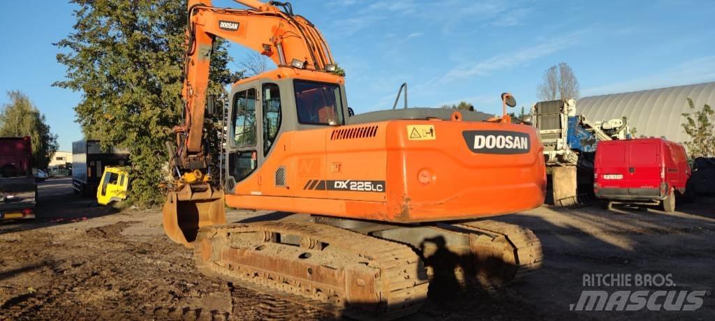 Doosan 225 LC Гусеничные экскаваторы