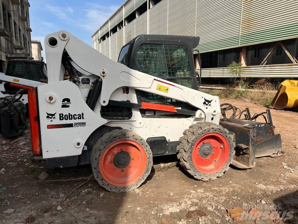 Bobcat S750 Мини-погрузчики
