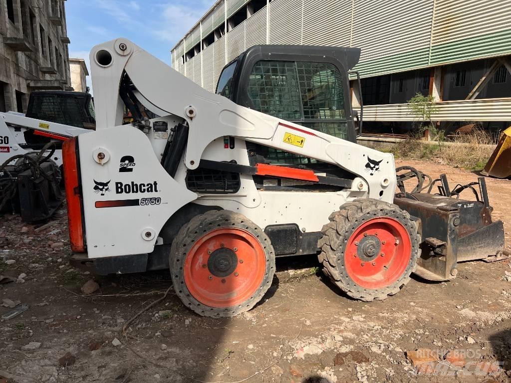 Bobcat S750 Мини-погрузчики