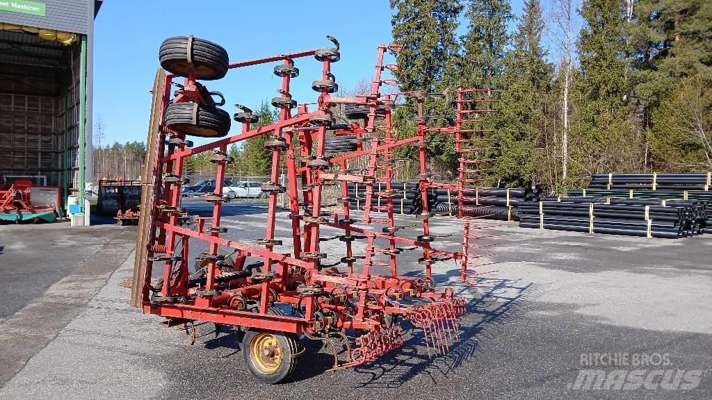 Väderstad NZ    7,4m Пружинные бороны