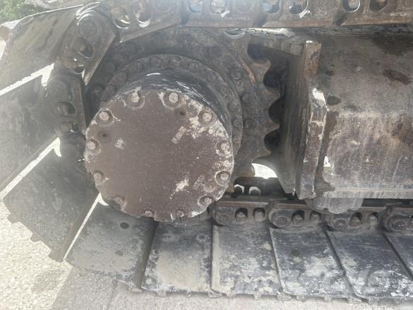 Hitachi ZX225 Гусеничные экскаваторы