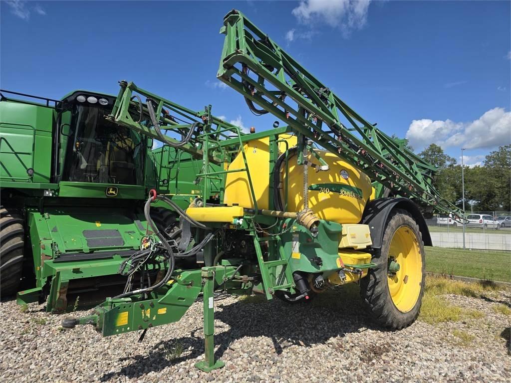 John Deere 740 Прицепные опрыскиватели