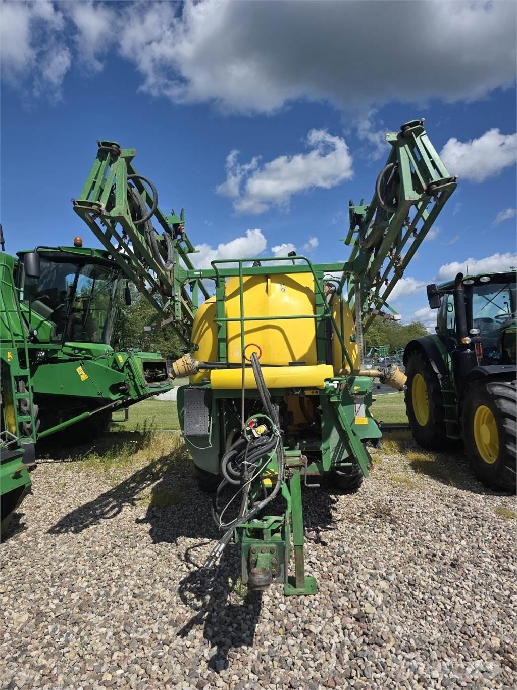 John Deere 740 Прицепные опрыскиватели