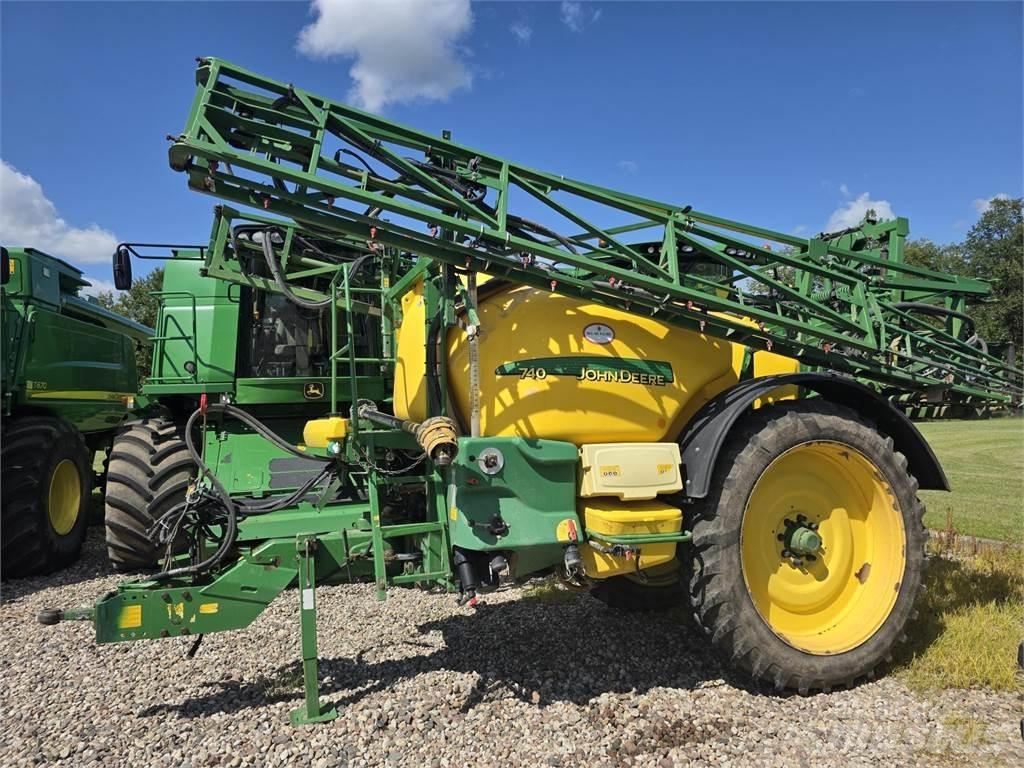 John Deere 740 Прицепные опрыскиватели