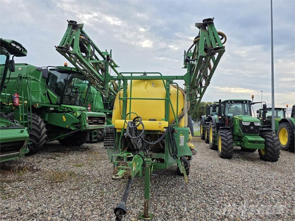 John Deere 740 Прицепные опрыскиватели