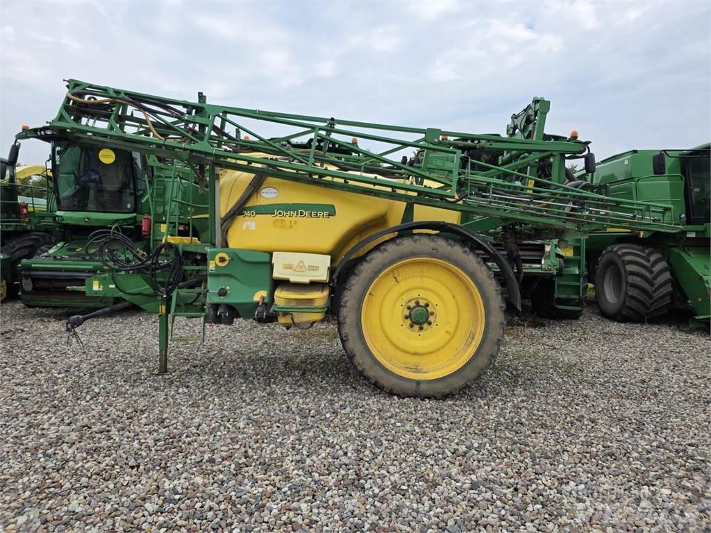 John Deere 740 Прицепные опрыскиватели