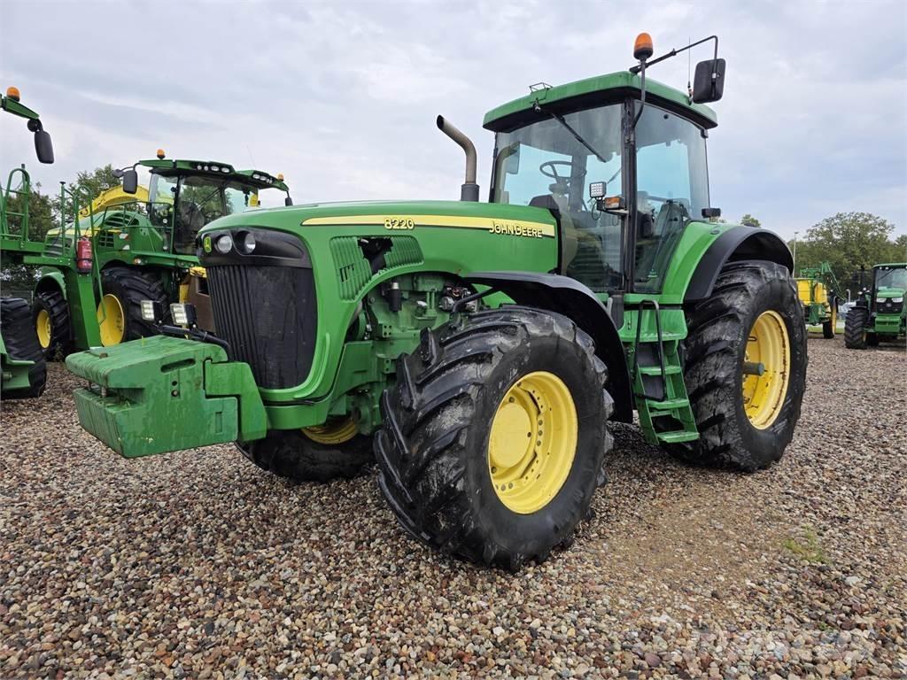 John Deere 8220 Трактора
