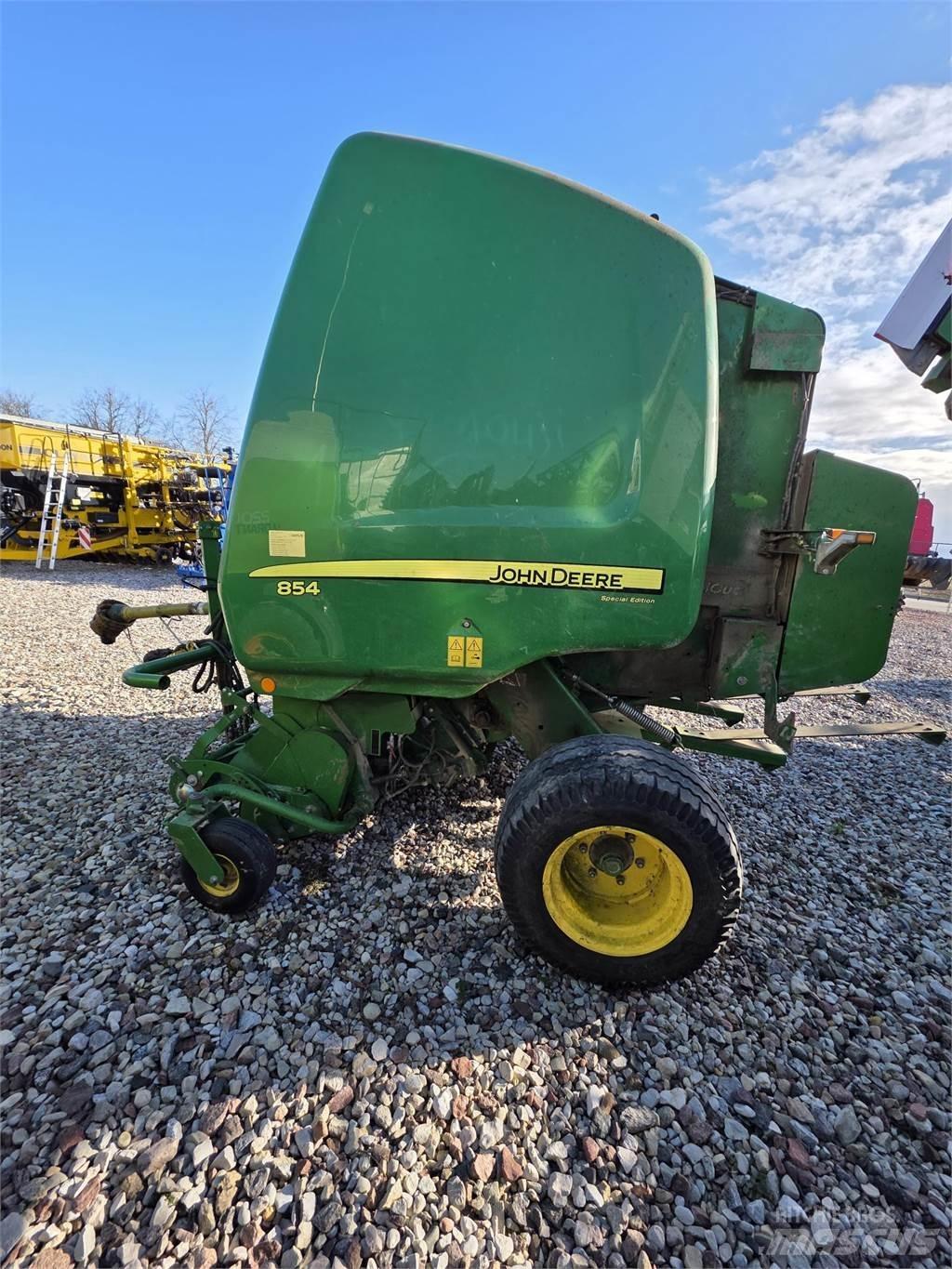 John Deere 854 Рулонные пресс-подборщики