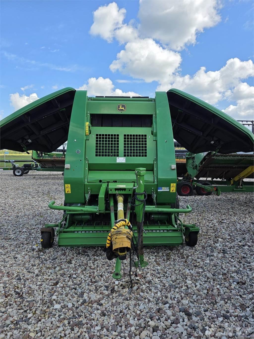 John Deere 854 Рулонные пресс-подборщики