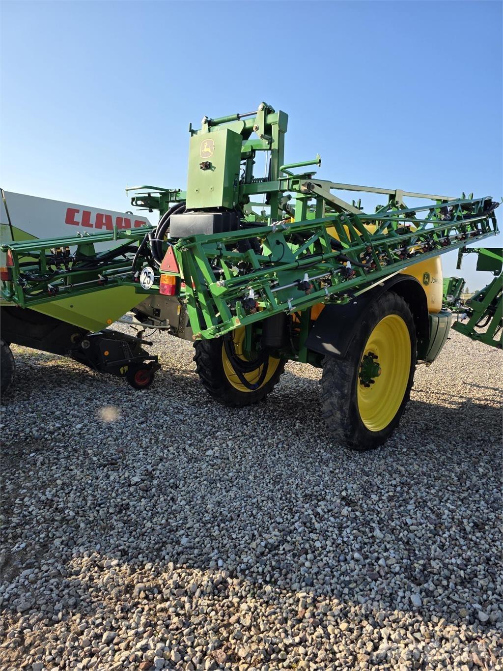 John Deere M740 Прицепные опрыскиватели