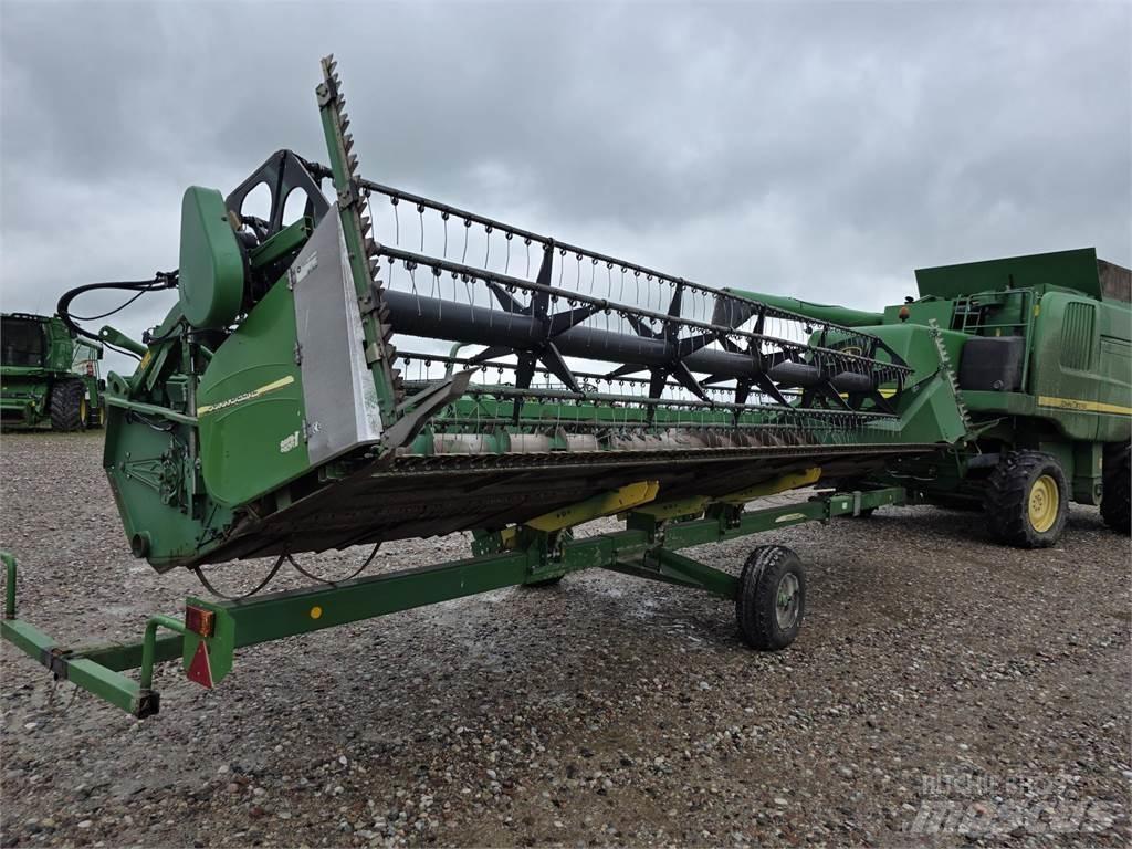 John Deere T670 Зерноуборочные комбайны