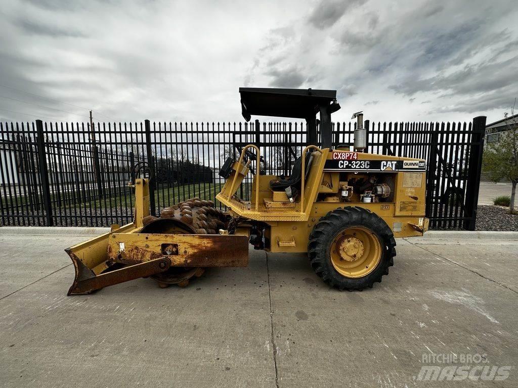 CAT CP-323C Трактора