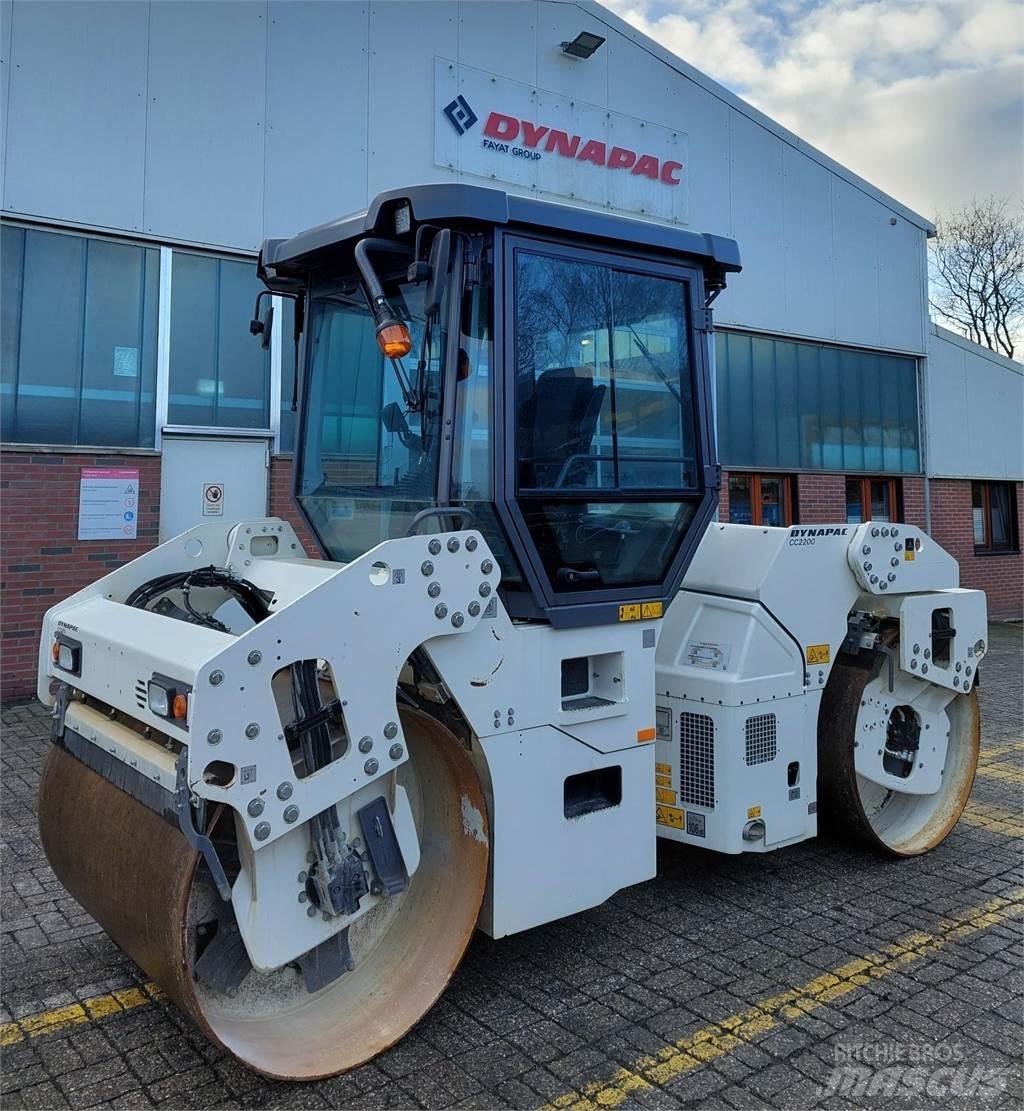 Dynapac CC2200 Катки тротуарные