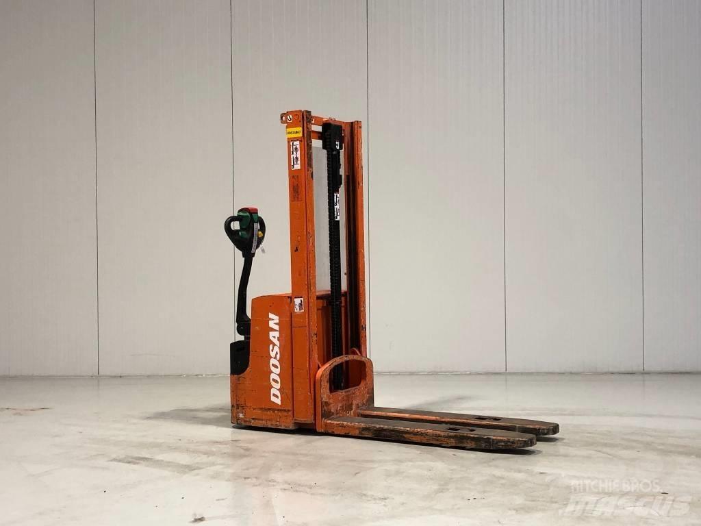 Doosan LEDS12.5C Ручные штабелёры с электроподъёмом