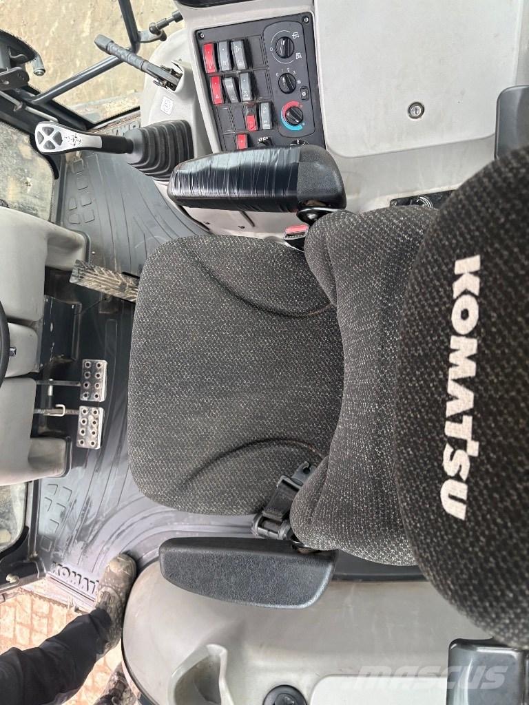 Komatsu WB 97 S Экскаваторы-погрузчики