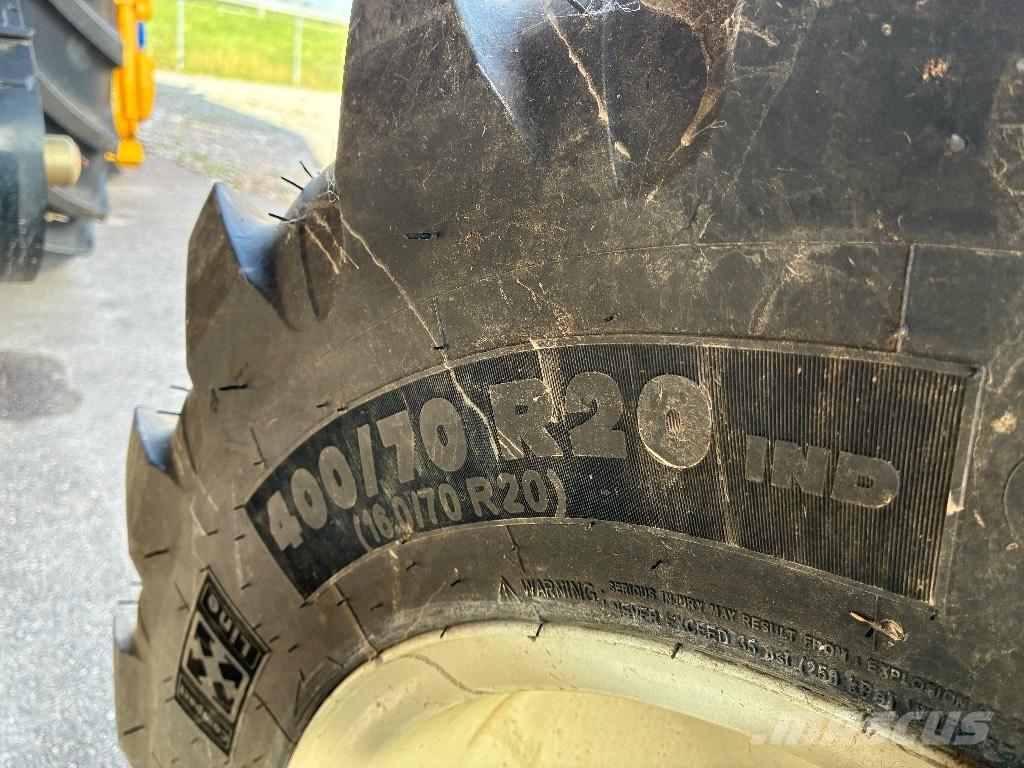 New Holland Tc 4.90 Зерноуборочные комбайны