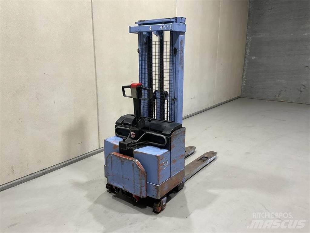 BT LSV 1250 E Самоходные электроштабелёры