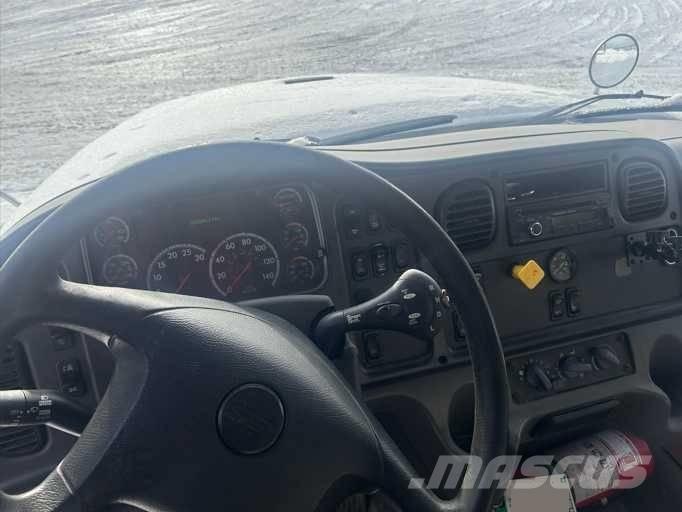 Freightliner M2-112 Грузовики-Фургоны