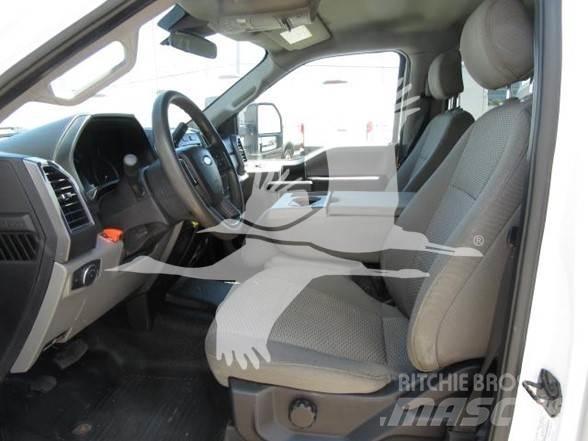 Ford F550 Грузовики-платформы/боковая разгрузка