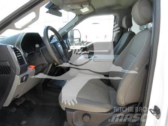 Ford F550 Грузовики-платформы/боковая разгрузка