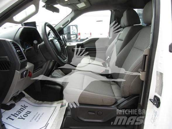 Ford F550 Грузовики-платформы/боковая разгрузка