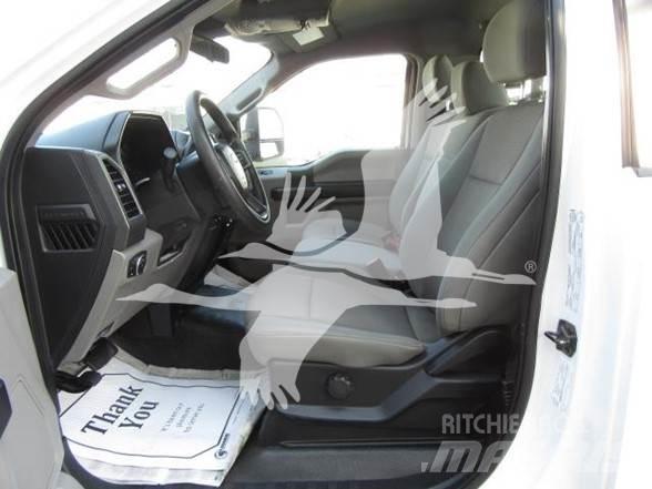 Ford F550 Грузовики-платформы/боковая разгрузка