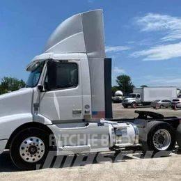 Volvo VNL 64T200 Седельные тягачи