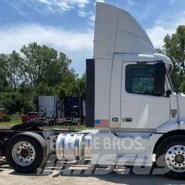 Volvo VNL 64T200 Седельные тягачи