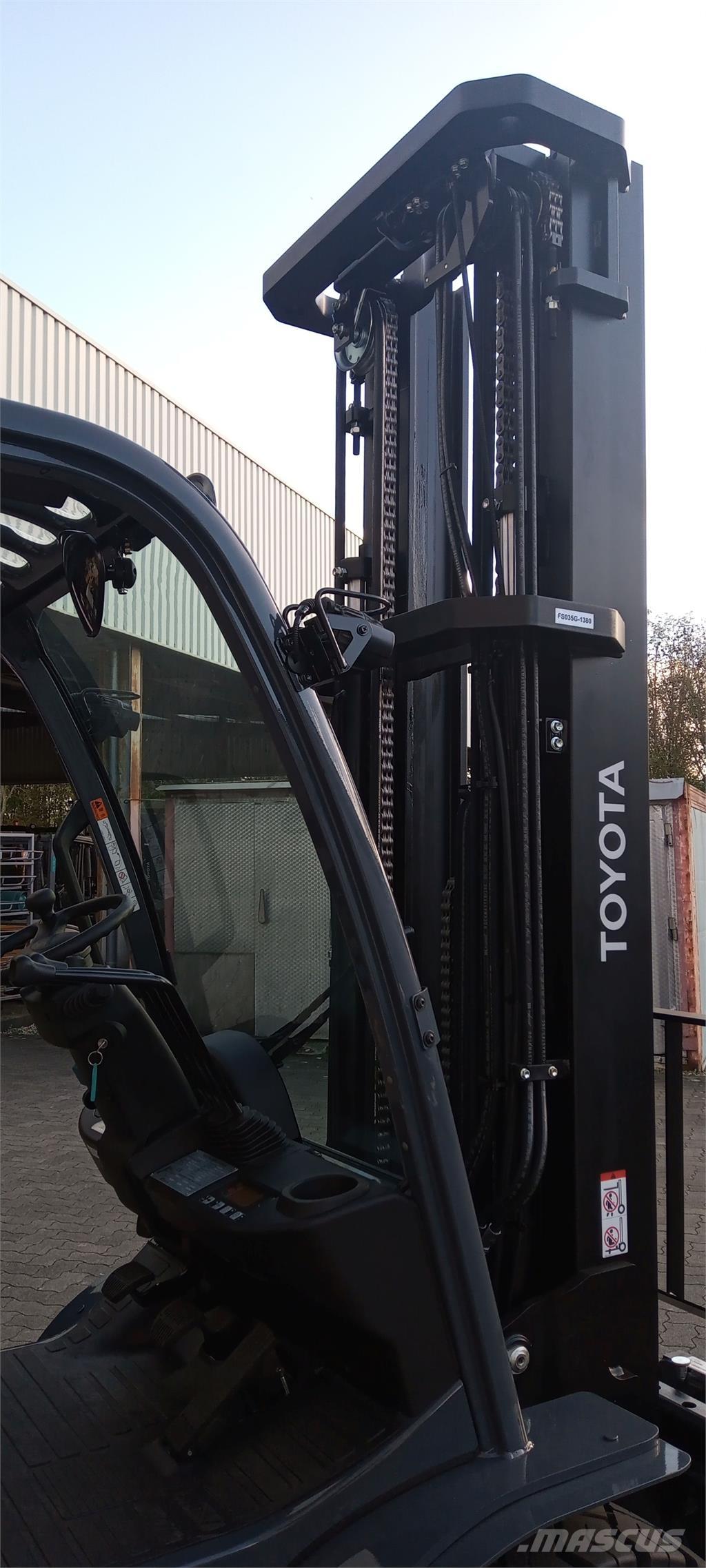 Toyota 02-8FGJF35 Газовые погрузчики