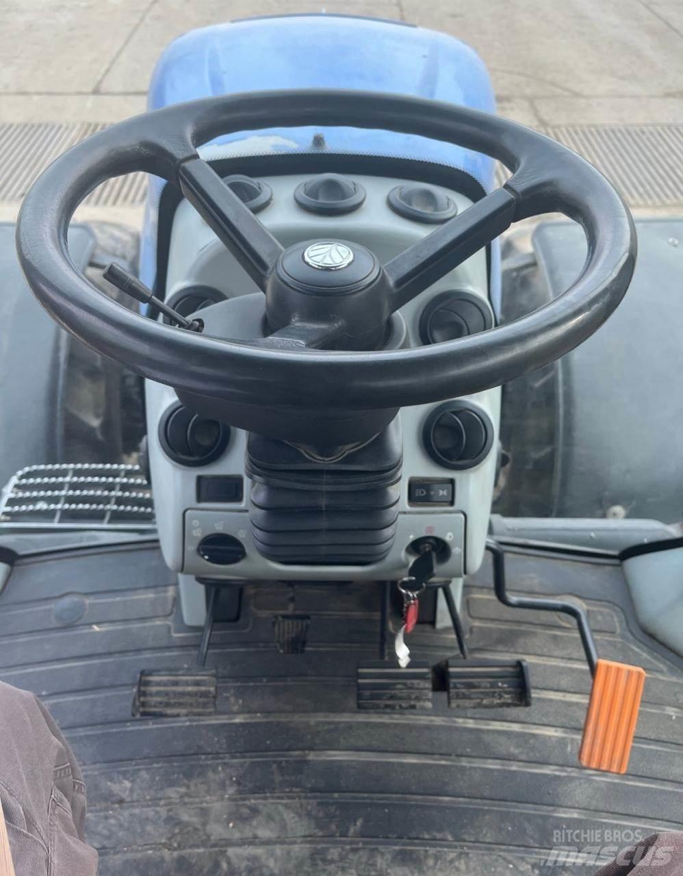 New Holland T8040 Трактора